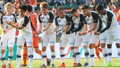 Foto mostrando um emocionante jogo de futebol entre clubes estrangeiros na Copa São Paulo de Futebol Júnior, destacando a presença internacional no torneio juvenil no Brasil.