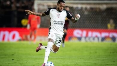 José Martínez enfrenta imbróglio diplomático que atrasa seu retorno ao Corinthians para a temporada atual.