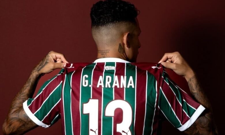 Anúncio da contratação do lateral Guilherme Arana pelo Fluminense, com contrato válido até 2029.