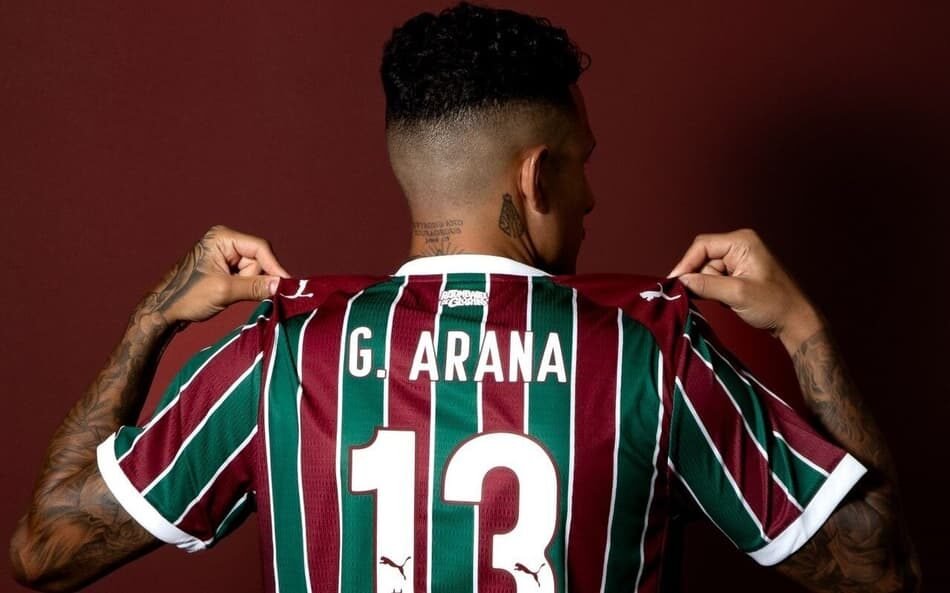 Anúncio da contratação do lateral Guilherme Arana pelo Fluminense, com contrato válido até 2029.