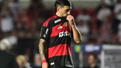 VAR esclarece decisão controversa durante partida entre São Paulo e Flamengo no Brasileirão, destacando impacto no resultado do jogo.