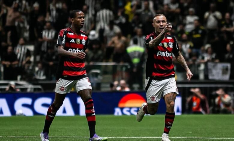 Torcedores do Flamengo discutem futuras transferências de jogadores durante janela de transferências, destacando quem deve permanecer ou sair do clube.