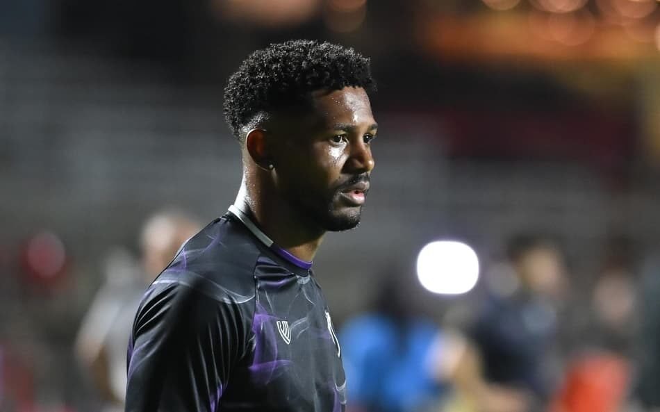 Fabiano Souza se despede do Ceará e retorna ao Moreirense de Portugal, simbolizando uma mudança importante na carreira do jogador de futebol.