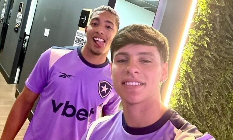 Jogadores do Botafogo retornam ao treinamento para a pré-temporada de 2026 no Estádio Nilton Santos, prontos para novidades e desafios no novo ano.