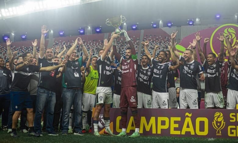 Juan Carlos Osorio e novos reforços do Remo se preparam para a Série A do campeonato brasileiro.