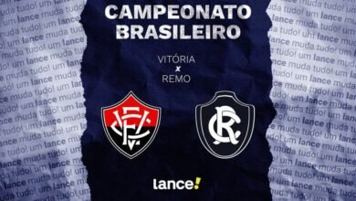 Imagem do emocionante confronto entre Vitória e Remo na abertura do Brasileirão, destacando os jogadores em ação no campo.