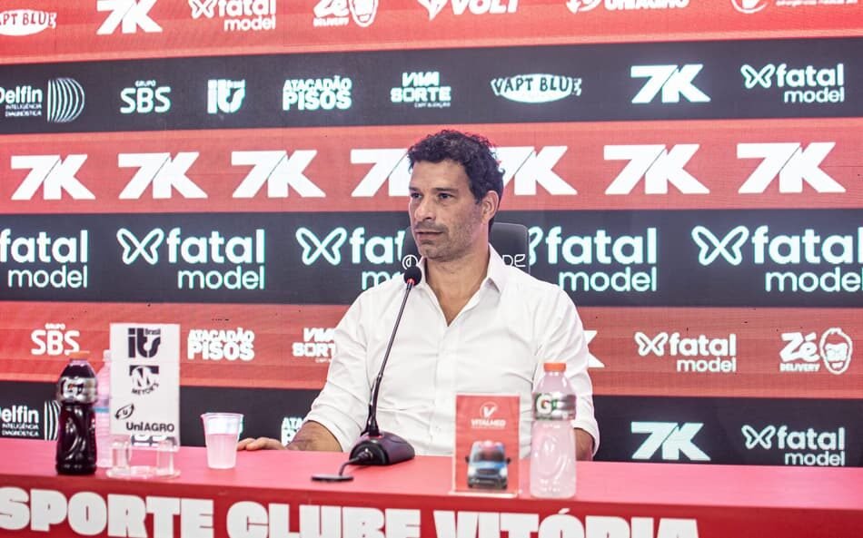 Gustavo Vieira é desligado do cargo de Diretor de Futebol do Vitória, marcando uma mudança significativa na gestão do clube.