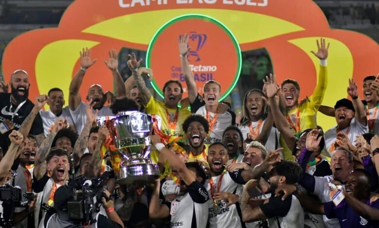 Cena do documentário 'Su Casa, Mi Casa' destacando a histórica vitória do Corinthians na Copa do Brasil.
