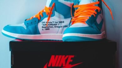 Notícia sobre investigação da Nike referente ao roubo de 1,4 TB de dados por hackers.