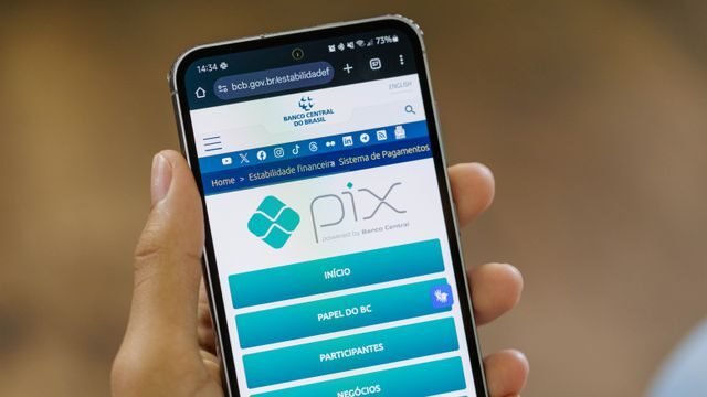 Comemoração dos cinco anos do Pix em 2025 destacando novas funcionalidades e avanços em segurança