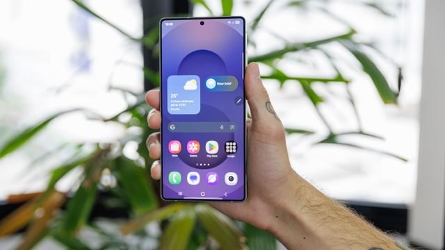 Imagem ilustrativa de celulares Samsung que deixarão de receber atualizações até 2026, destacando modelos mais antigos da marca.