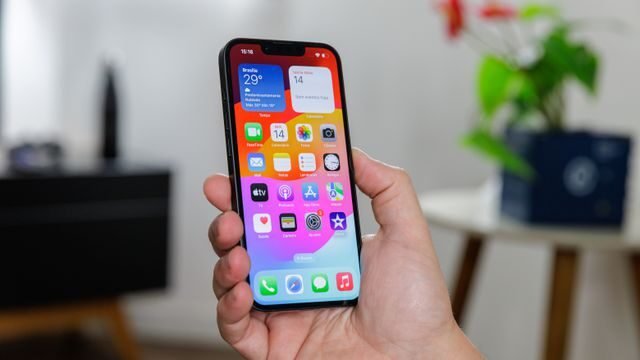 Visão geral das novidades do iOS 27 para iPhone, destacando Inteligência Artificial e inovações tecnológicas futuras.