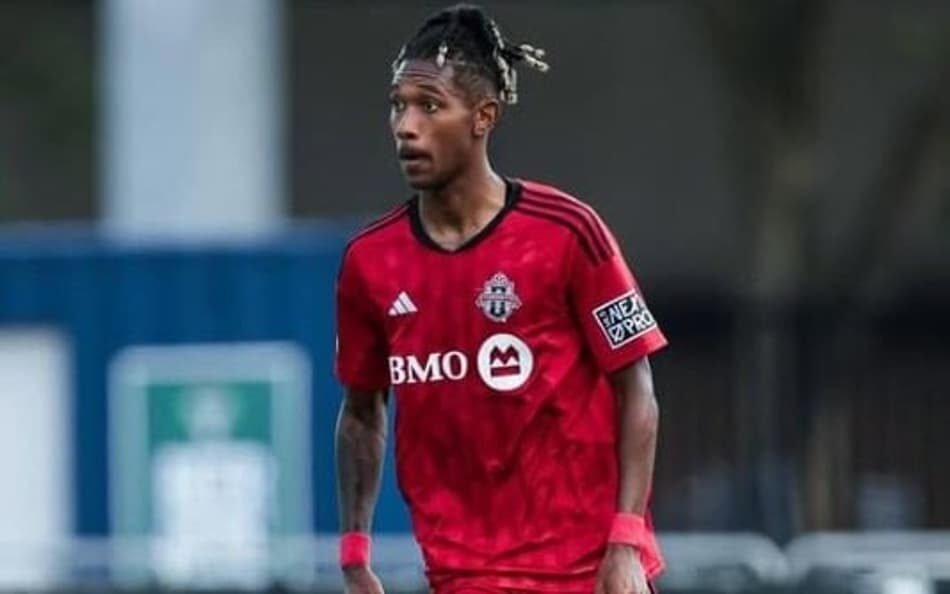 Zagueiro Ythallo é anunciado como novo reforço pelo Botafogo, trazendo experiência e habilidade para a defesa do time.