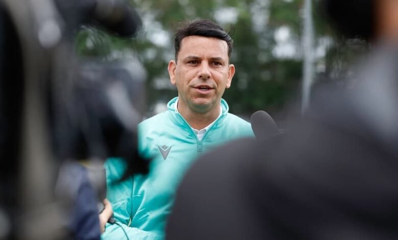 Presidente da Comissão de Arbitragem da CBF celebra a profissionalização dos árbitros na Série A do futebol brasileiro.