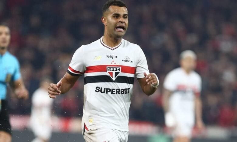 Hernán Crespo comenta sobre a volta de Alisson ao time do São Paulo e oferece orientações ao jogador em entrevista exclusiva.