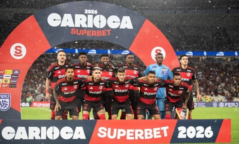 Análise detalhada sobre o percurso do Flamengo rumo à classificação no Campeonato Carioca, destacando desafios enfrentados e partidas decisivas.
