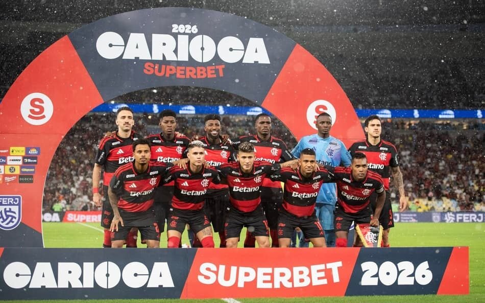 Análise detalhada sobre o percurso do Flamengo rumo à classificação no Campeonato Carioca, destacando desafios enfrentados e partidas decisivas.