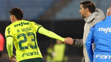 Raphael Veiga se despede emocionado do Palmeiras, enquanto o técnico Abel Ferreira fala sobre a saída do ídolo do time.