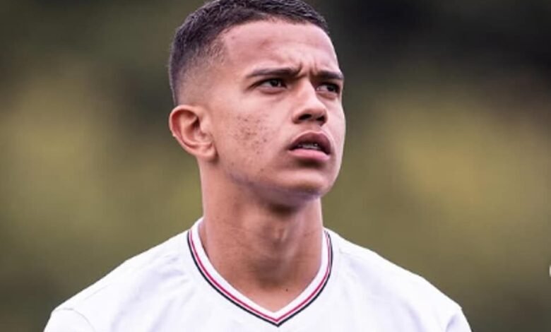 São Paulo Futebol Clube considera renovação de contrato de Juan Osório, enquanto Real Betis demonstra interesse em sua contratação.