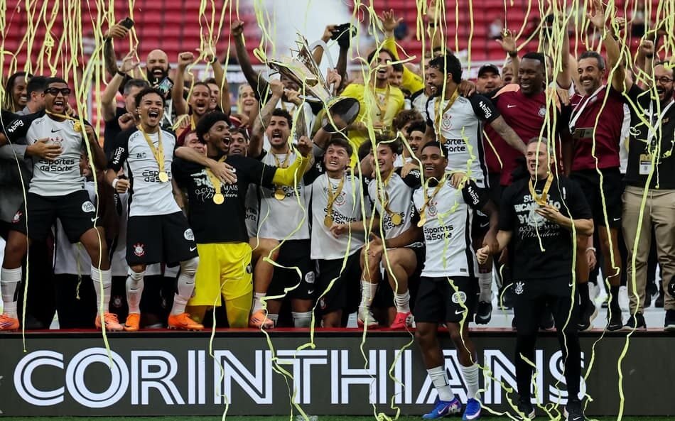 Time do Corinthians traçando metas ambiciosas para 2026, inspirado por suas conquistas históricas recentes no futebol brasileiro e internacional.