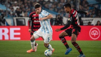Notícia sobre a tentativa de contratação do volante Juan Nardoni pelo Grêmio, enfrentando resistência do clube Racing.