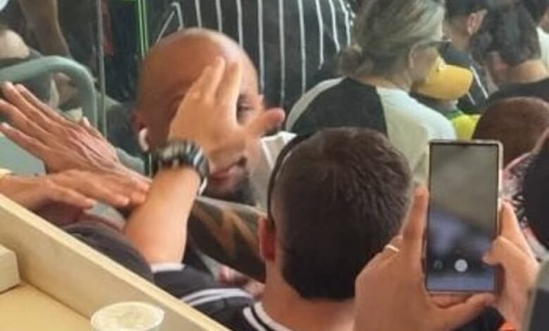 Felipe Melo se desentende com torcedor do Corinthians em Brasília.