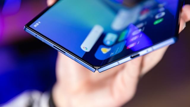 Samsung Galaxy Z Fold e Z Flip com novo método que reduz o custo de reparo de telas, tecnologia inovadora de smartphones dobráveis.