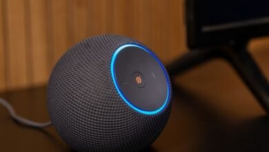 Imagem de um assistente virtual Alexa, destacando 6 comandos essenciais para otimizar sua rotina diária e economizar tempo em tarefas cotidianas.