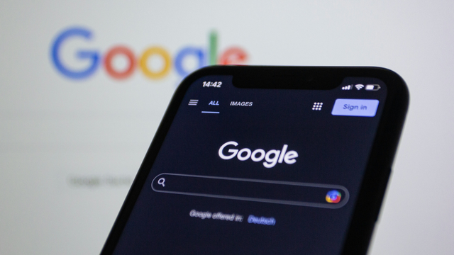 Cibercriminosos lançam novo golpe digital direcionado a usuários de MacOS, utilizando páginas falsas da Apple para roubar dados pessoais.