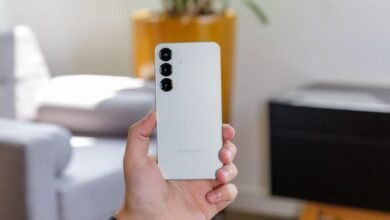 Comparativo de desempenho entre o Exynos 2600 da Samsung e o Snapdragon 8 Elite Gen 5, mostrando resultados similares.