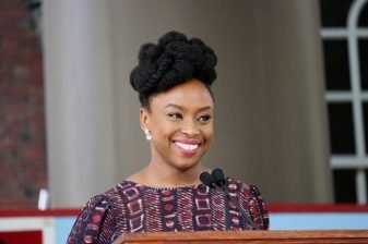 Biografia de Chimamanda Ngozi Adichie